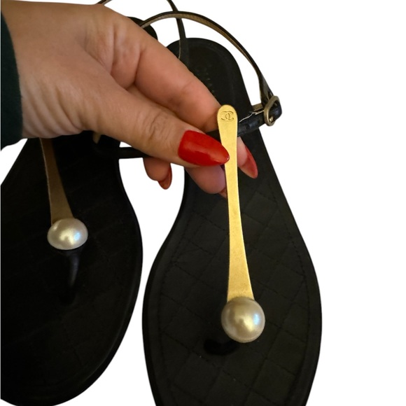 CHANEL Pearl Drop CC logo thongs 37C - Picture 3 of 12